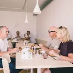 Karlingerhaus Hostel *