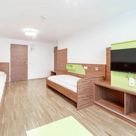 Hostel Karlingerhaus *