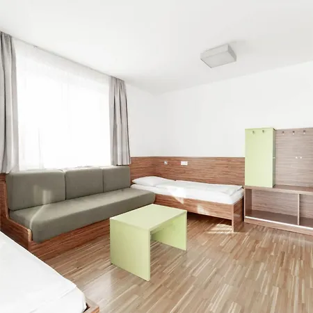 Hostel Karlingerhaus *