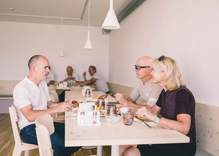 Karlingerhaus Hostel *