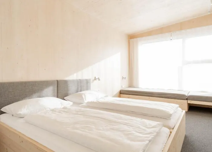 Hostel Karlingerhaus *