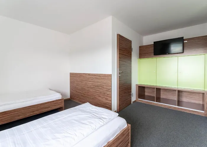 Karlingerhaus Hostel *