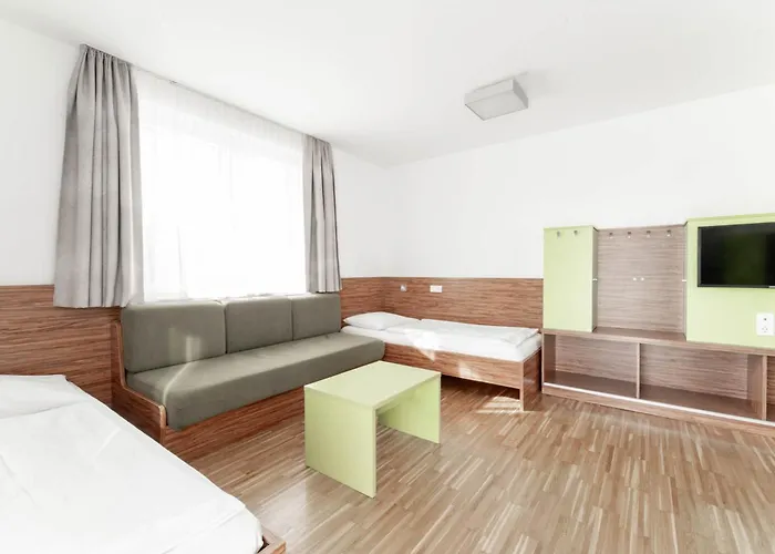 Hostel Karlingerhaus *